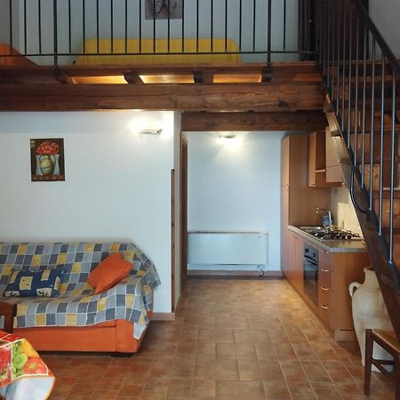 Agriturismo Le Cascine Кастел ди Тора Екстериор снимка
