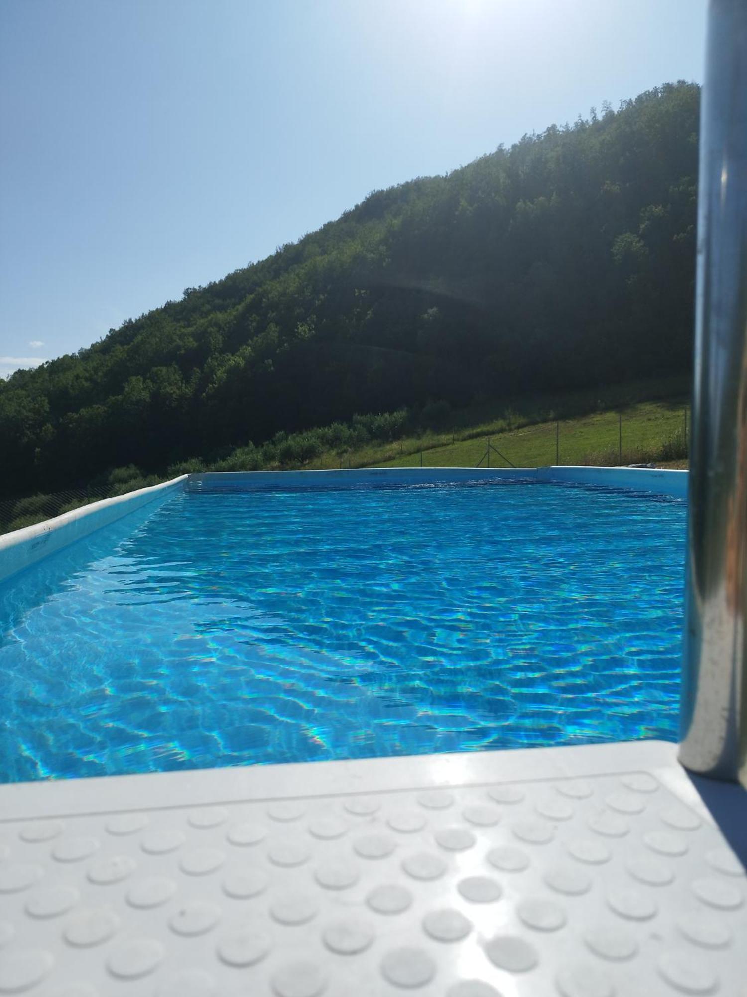 Agriturismo Le Cascine Кастел ди Тора Екстериор снимка