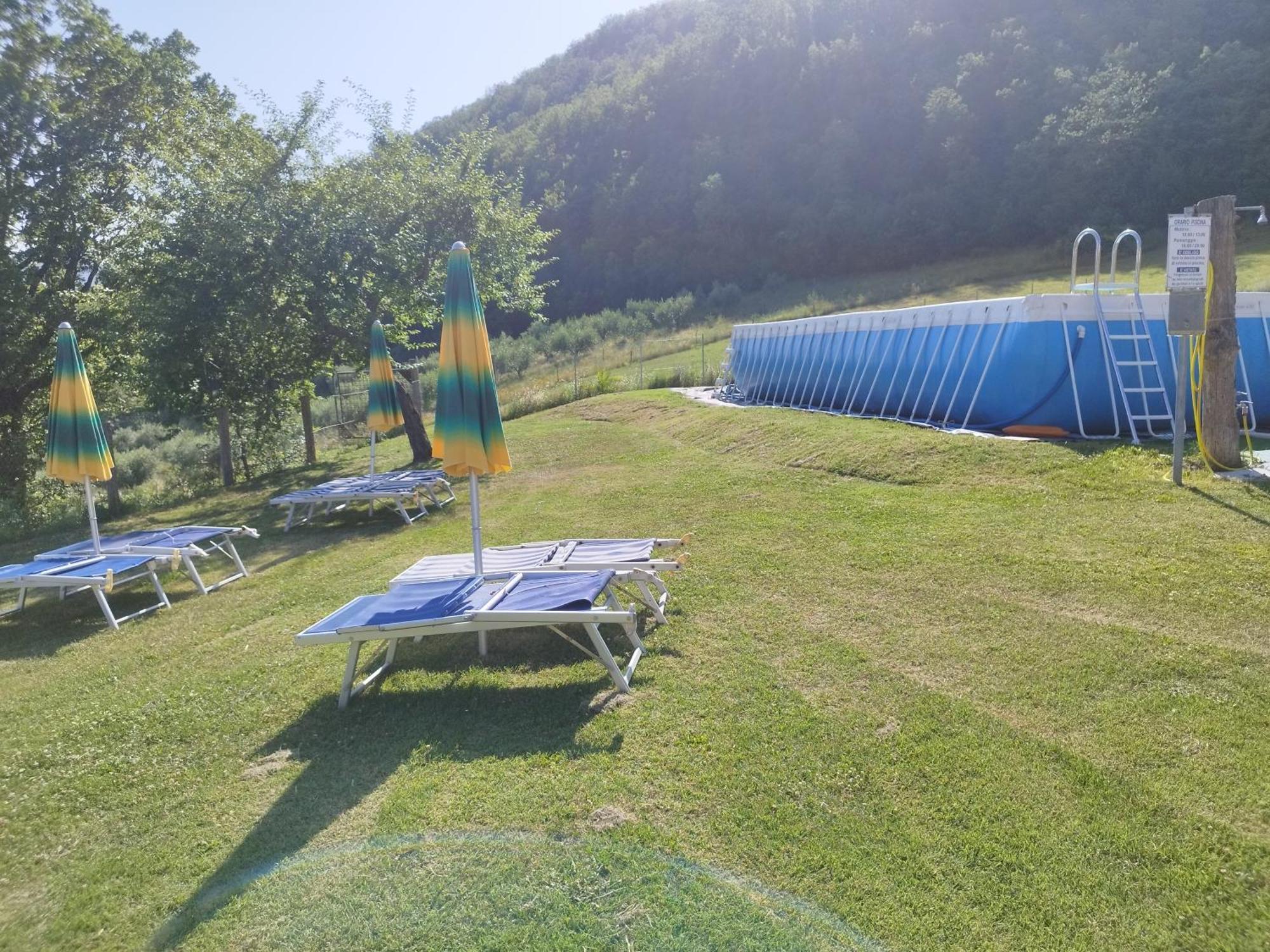 Agriturismo Le Cascine Кастел ди Тора Екстериор снимка