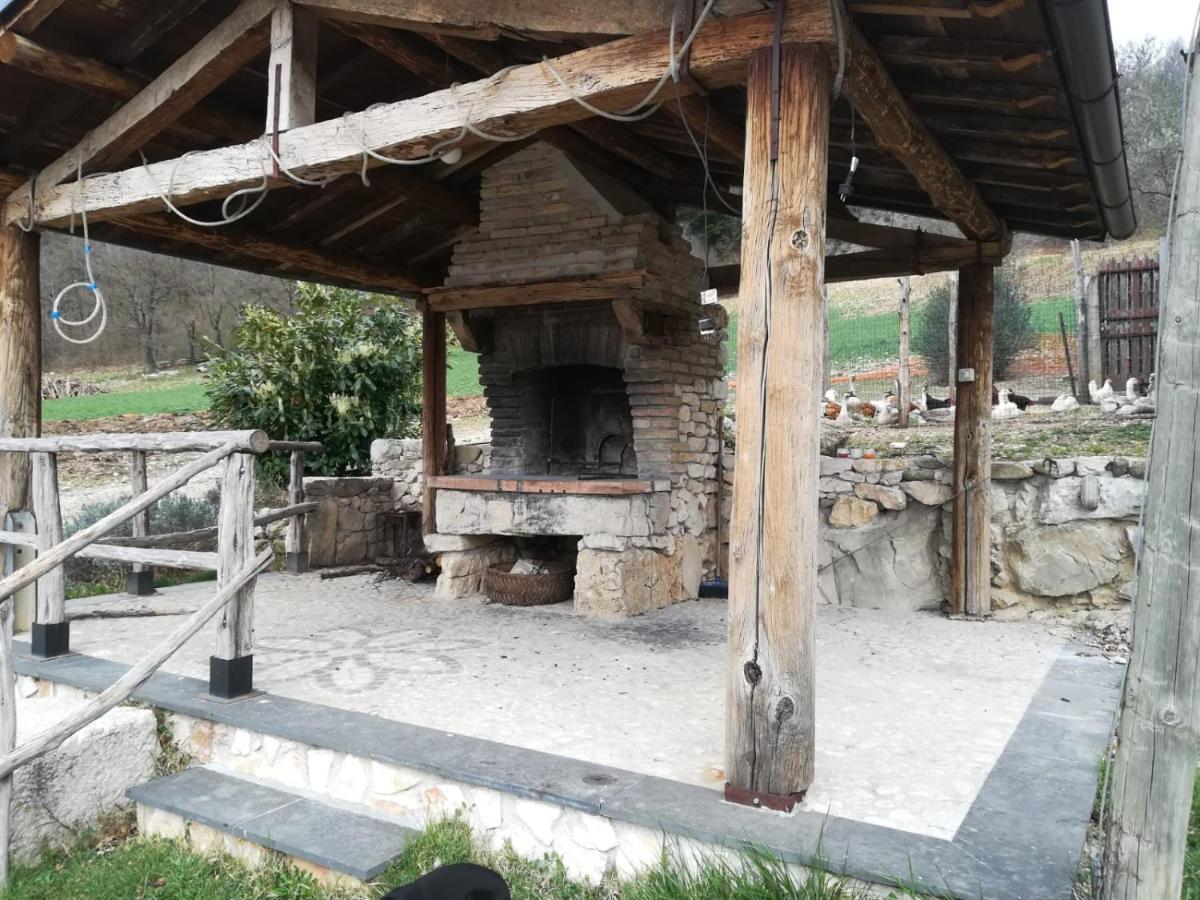 Agriturismo Le Cascine Кастел ди Тора Екстериор снимка