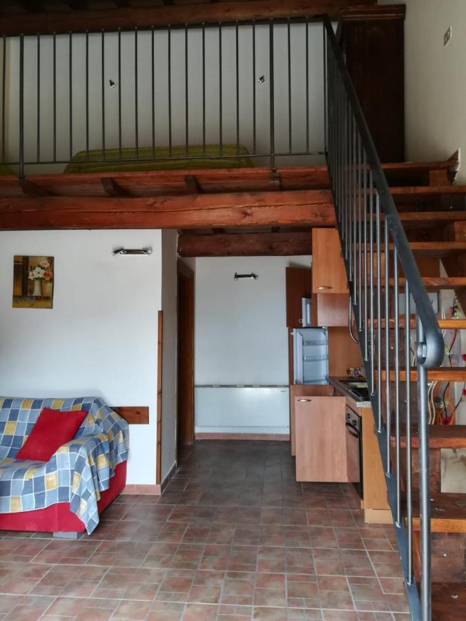 Agriturismo Le Cascine Кастел ди Тора Екстериор снимка