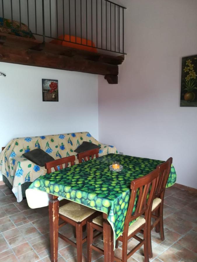 Agriturismo Le Cascine Кастел ди Тора Екстериор снимка