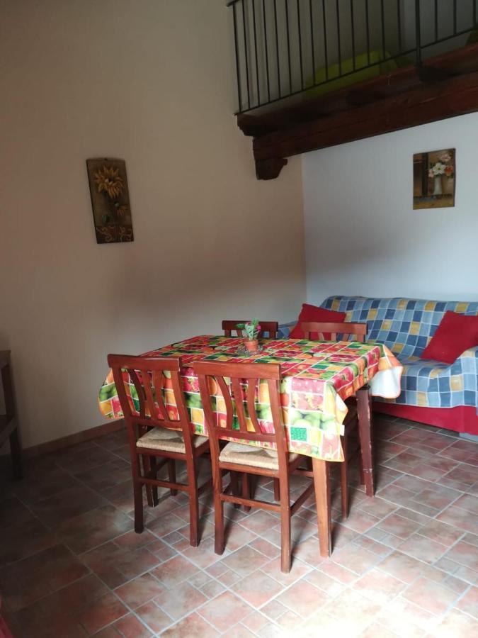 Agriturismo Le Cascine Кастел ди Тора Екстериор снимка