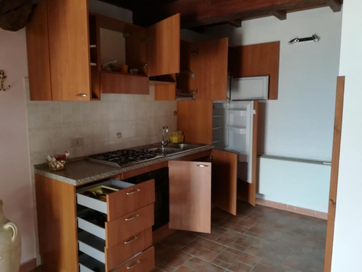 Agriturismo Le Cascine Кастел ди Тора Екстериор снимка