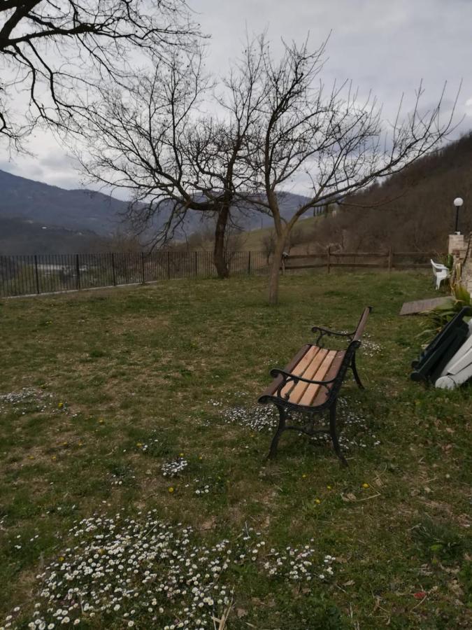 Agriturismo Le Cascine Кастел ди Тора Екстериор снимка